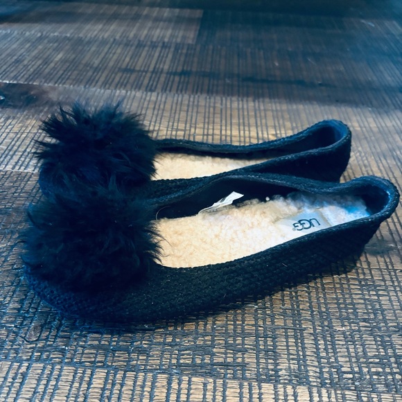 UGG Andi Women’s Woven Ballet Slipper Pom Accent, Black Size 8 EUC - Picture 1 of 7